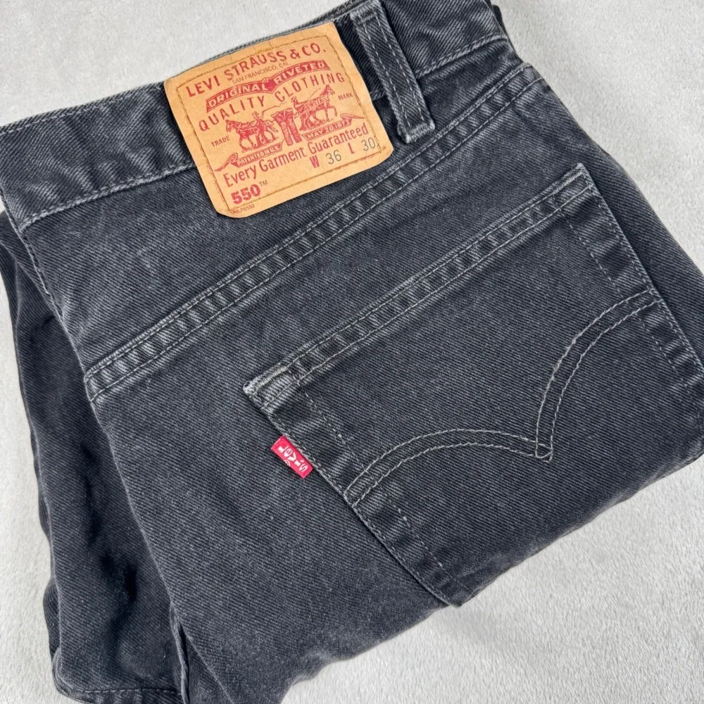 Vintage Levi's 550 Relaxed Fit Jeans Men 36x30 Black Tapered Leg Denim Y2K Hole*